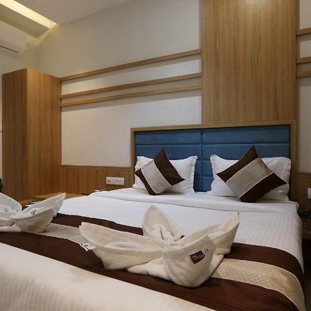 Hotel Decent Unjha Kültér fotó