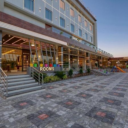 Hotel Decent Unjha Kültér fotó