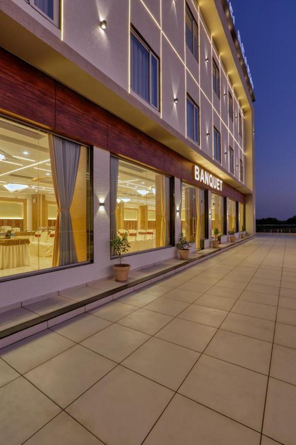 Hotel Decent Unjha Kültér fotó