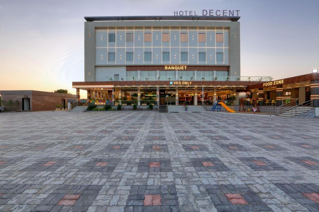 Hotel Decent Unjha Kültér fotó