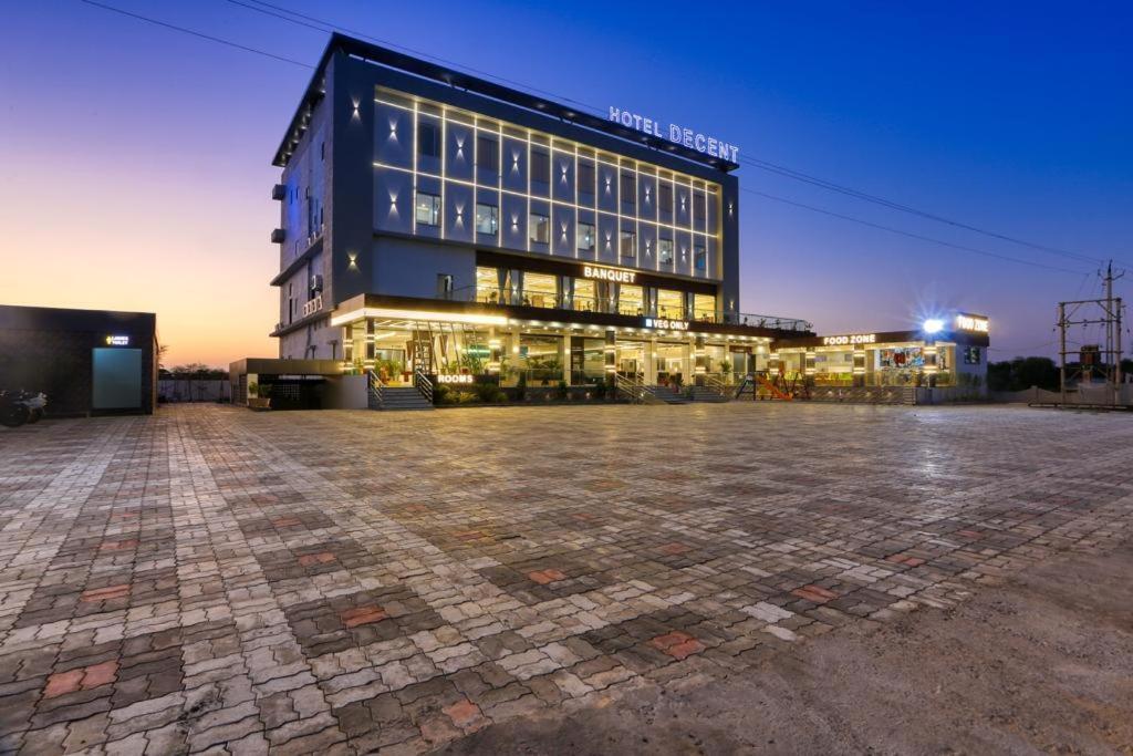 Hotel Decent Unjha Kültér fotó