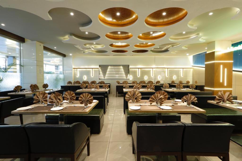 Hotel Decent Unjha Kültér fotó