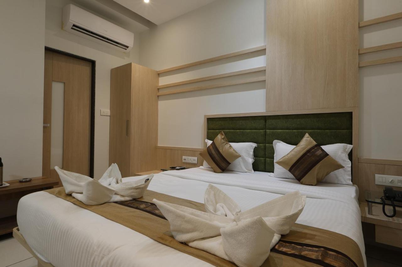 Hotel Decent Unjha Kültér fotó