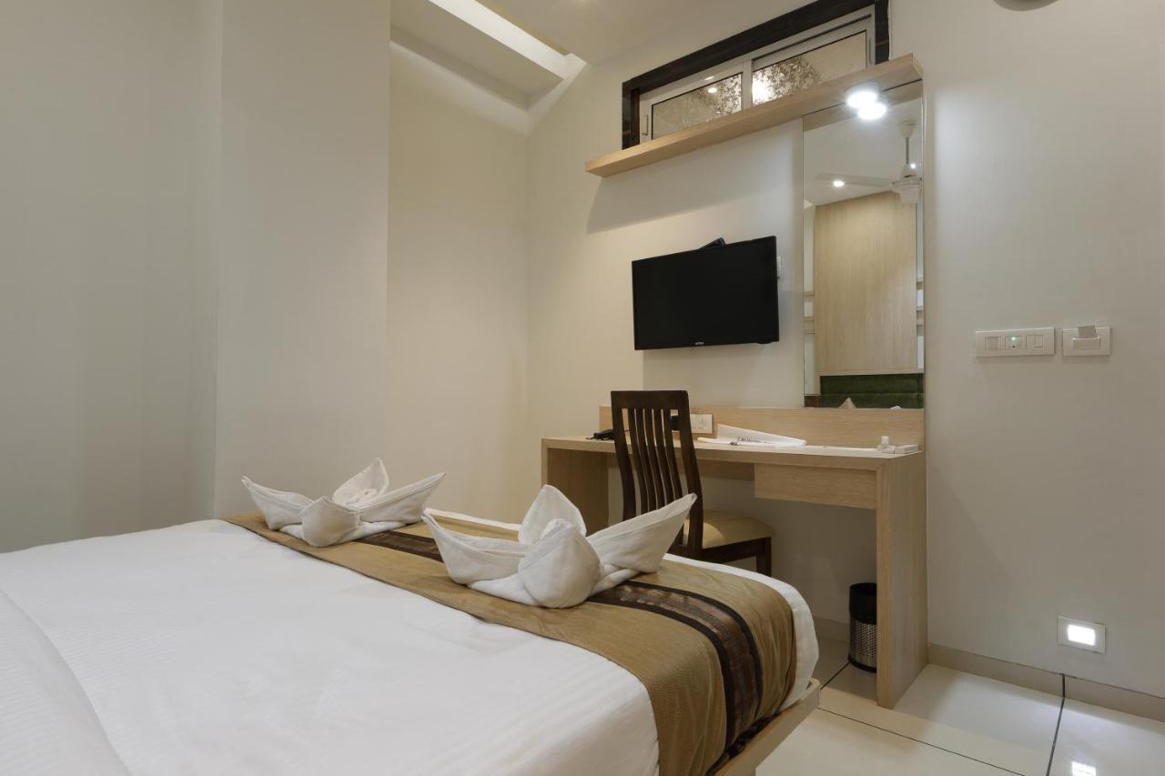 Hotel Decent Unjha Kültér fotó