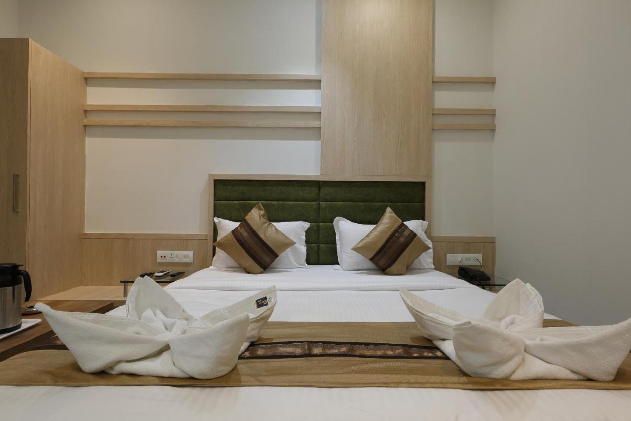 Hotel Decent Unjha Kültér fotó